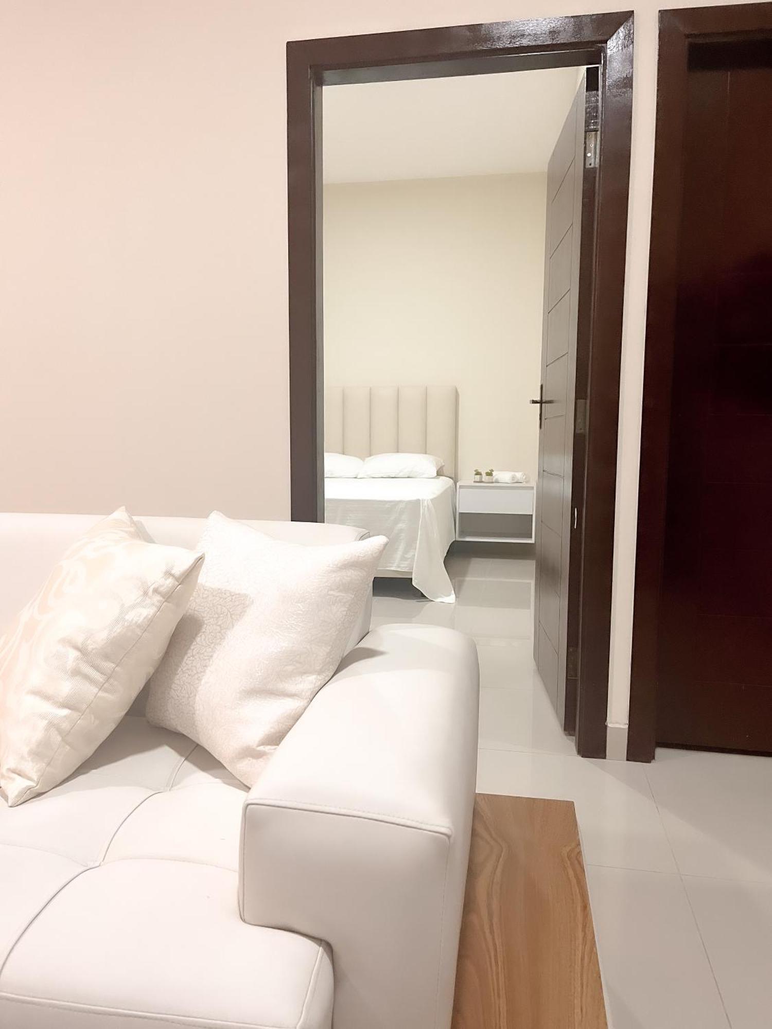 Suite Posada Express With Free Airport Shuttle Santa Cruz de La Sierra Ngoại thất bức ảnh